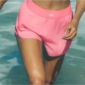 ALO Yoga Match Point Short - Neon Bubblegum